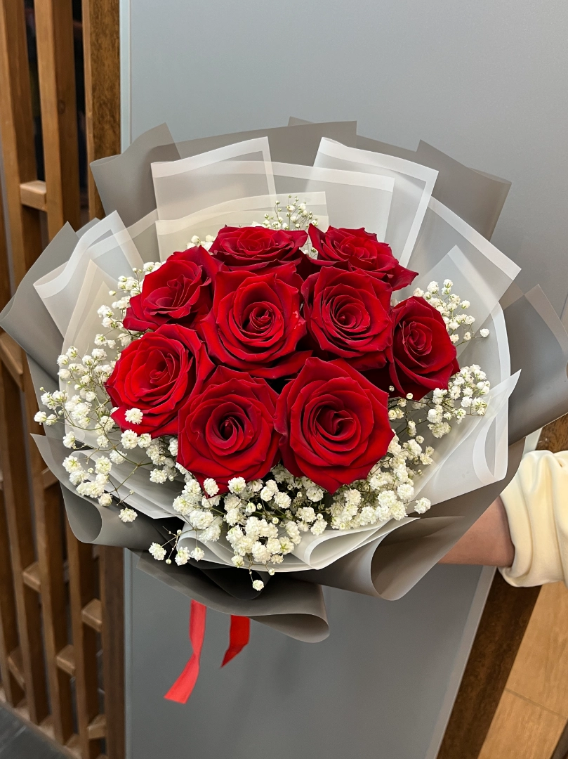 Букет с красными розами «Озеро любви» от интернет-магазина цветов в Владивостоке