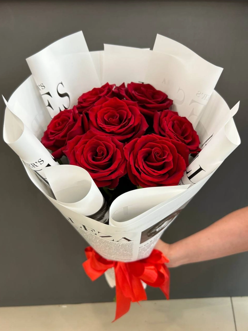 Монобукет из красных роз «С любовью» от интернет-магазина цветов в Владивостоке