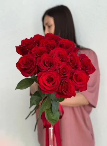 Букет из красных роз &laquo;Притяжение&raquo; от интернет-магазина цветов в Владивостоке