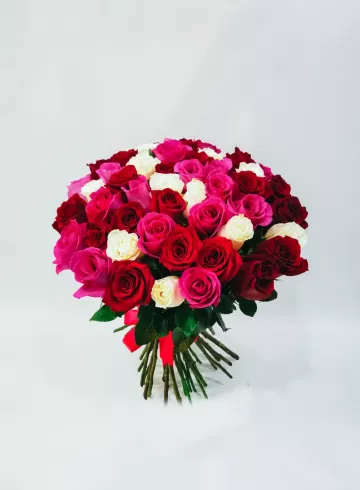 Монобукет микс роз «Королева» от интернет-магазина цветов в Владивостоке