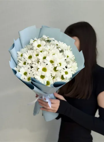 Монобукет из кустовых хризантем &laquo;Ромашковый бум&raquo; от интернет-магазина цветов в Владивостоке