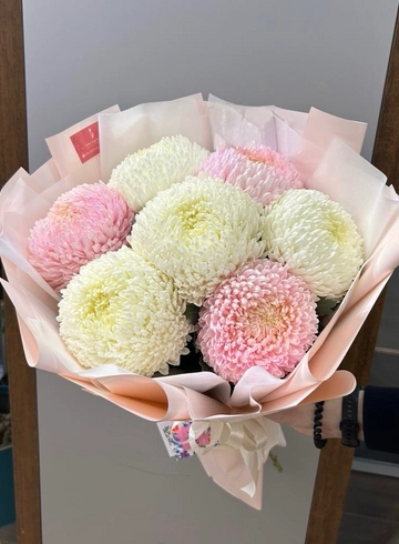 Монобукет из одноголовых хризантем «Антошка» от интернет-магазина цветов в Владивостоке