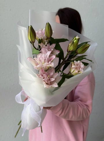 Монобукет из лилий &laquo;Не прячь любовь&raquo; от интернет-магазина цветов в Владивостоке