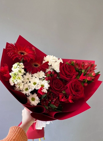 Сборный букет «Огненный»  от интернет-магазина цветов в Владивостоке