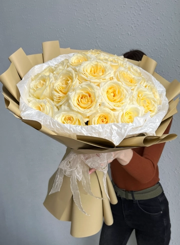 Монобукет из пионовидных роз «Париж» от интернет-магазина цветов в Владивостоке