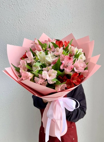 Монобукет из альстромерий «Птица счастья» от интернет-магазина цветов в Владивостоке