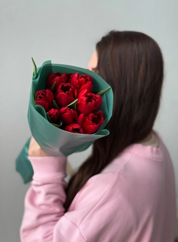 Букет красных тюльпанов &laquo;Мартовский&raquo; от интернет-магазина цветов в Владивостоке