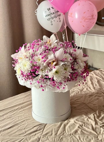 Композиция в шляпной коробке «Брызги шампанского» от интернет-магазина цветов в Владивостоке