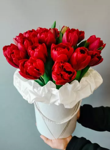 Композиция с тюльпанами &laquo;Афродита&raquo; от интернет-магазина цветов в Владивостоке