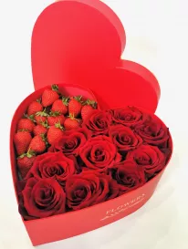 Композиция с клубникой &laquo;Клубничный красавчик&raquo; от интернет-магазина «ПОП-БОТАНИКА» во Владивостоке