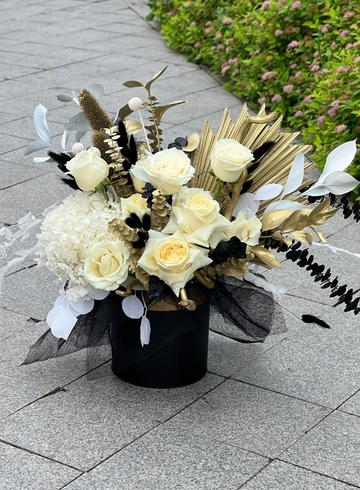 Черно-белая композиция от интернет-магазина цветов в Владивостоке