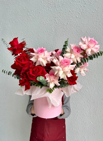 Композиция с *французской* розой  от интернет-магазина цветов в Владивостоке