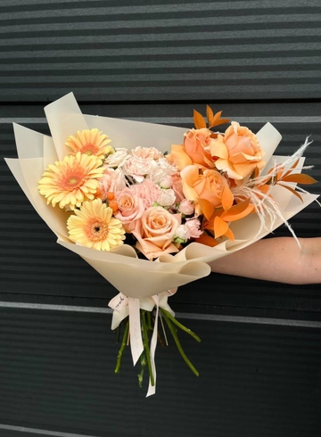 Сборный букет «Карамелька» от интернет-магазина цветов в Владивостоке