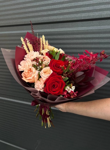 Сборный букет «Бархатный»  от интернет-магазина цветов в Владивостоке