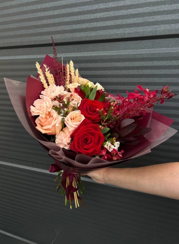 Сборный букет &laquo;Бархатный&raquo;  от интернет-магазина цветов в Владивостоке