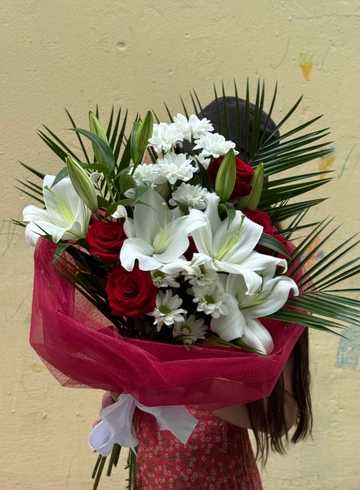 Сборный букет «Втюриться 2.0» на фото размер S от интернет-магазина цветов в Владивостоке