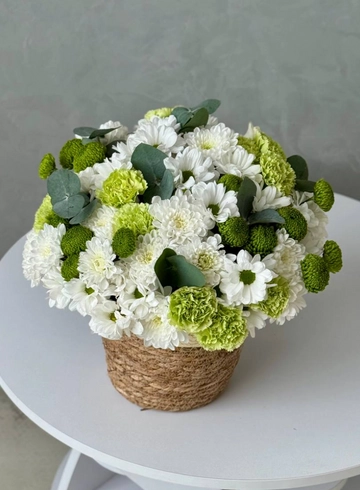 Композиция в корзине «Мамина радость» на фото размер М от интернет-магазина цветов в Владивостоке