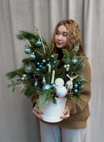 Композиция L &laquo;Голубой огонек&raquo; от интернет-магазина цветов в Владивостоке