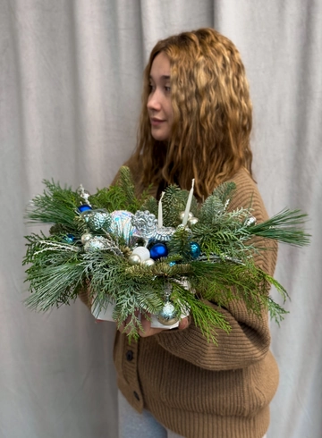 Настольная композиция &laquo;Голубой огонек &raquo; от интернет-магазина цветов в Владивостоке