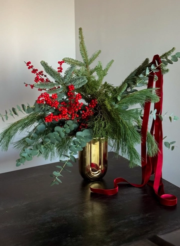 Новогодний набор в вазу (ваза в стоимость не входит) от интернет-магазина цветов в Владивостоке