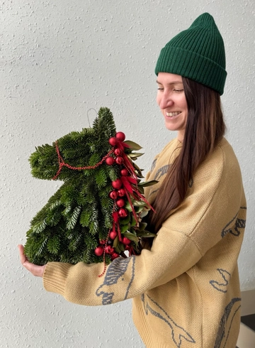 Композиция 2026 &laquo;Огненная лошадь&raquo; от интернет-магазина цветов в Владивостоке