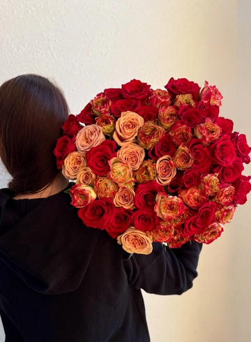 Микс роз &laquo;Яркий&raquo; от интернет-магазина цветов в Владивостоке