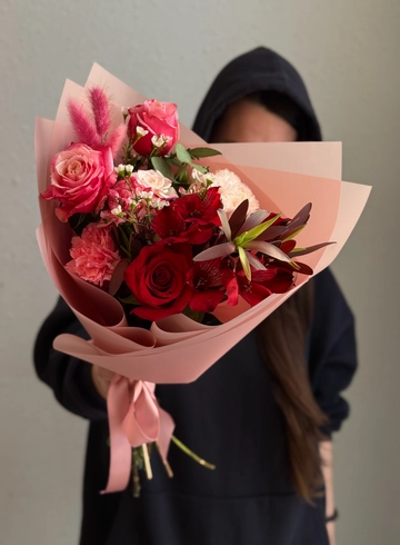 Сборный букет &laquo;Зацепила меня&raquo; от интернет-магазина цветов в Владивостоке