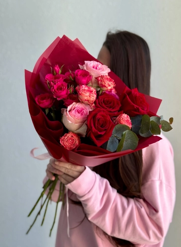 Сборный букет из роз &laquo;Моя хулиганка&raquo; от интернет-магазина цветов в Владивостоке