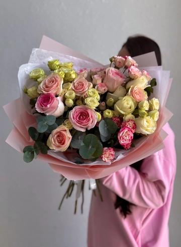 Сборный букет из роз &laquo;Давай на ты&raquo; размер XL от интернет-магазина цветов в Владивостоке