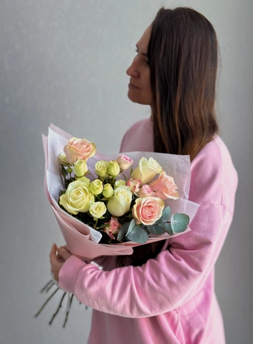 Сборный букет из роз &laquo;Давай на ты&raquo; от интернет-магазина цветов в Владивостоке