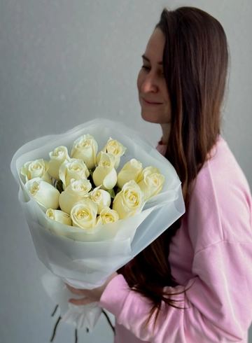Букет из белых роз &laquo;Белая стрекоза любви&raquo; от интернет-магазина цветов в Владивостоке