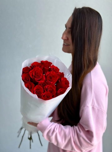 Букет из красных роз &laquo;Люби меня люби&raquo; от интернет-магазина цветов в Владивостоке