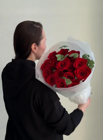 Букет из 15 красных роз &laquo;Любовь без памяти&raquo;  от интернет-магазина цветов в Владивостоке