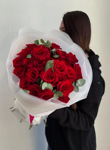 Букет из 25 красных роз &laquo;Любовь без памяти&raquo; от интернет-магазина цветов в Владивостоке