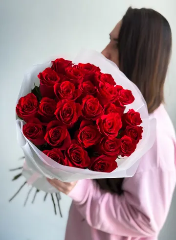 Букет из 25 красных роз &laquo;Люби меня люби&raquo; от интернет-магазина цветов в Владивостоке
