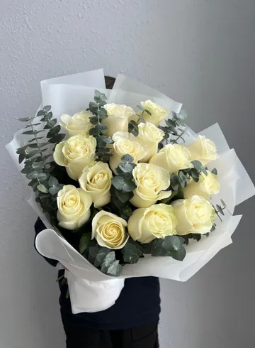 Букет из 15 белых роз &laquo;Ласковый май&raquo; от интернет-магазина цветов в Владивостоке
