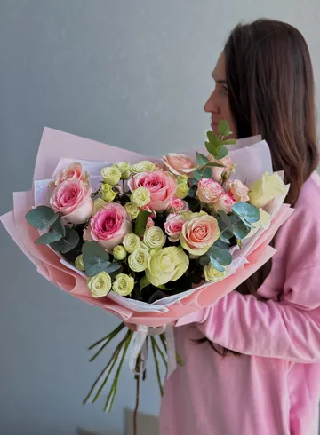 Сборный букет из роз &laquo;Давай на ты&raquo; размер L от интернет-магазина цветов в Владивостоке