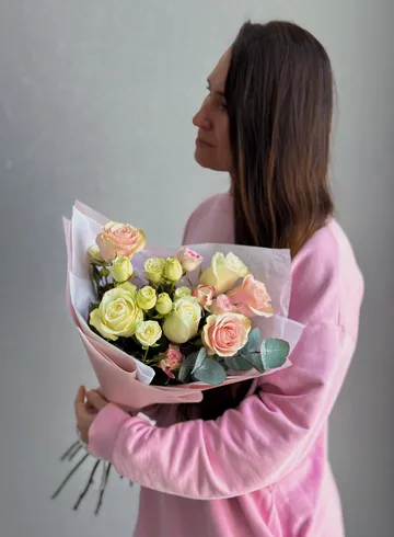 Сборный букет из роз &laquo;Давай на ты&raquo; размер S от интернет-магазина цветов в Владивостоке