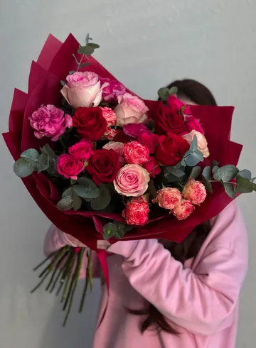 Сборный букет из роз &laquo;Моя хулиганка&raquo; L от интернет-магазина цветов в Владивостоке