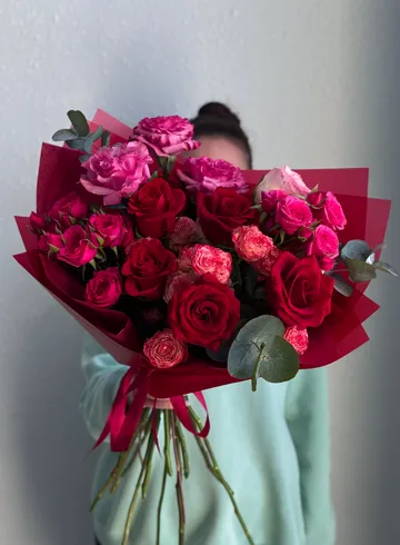 Сборный букет из роз &laquo;Моя хулиганка&raquo; М от интернет-магазина цветов в Владивостоке