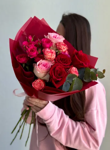 Сборный букет из роз &laquo;Моя хулиганка&raquo; S от интернет-магазина цветов в Владивостоке