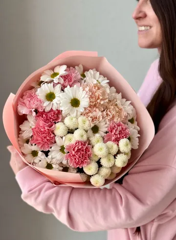 Сборный букет &laquo;Привет&raquo; размер М от интернет-магазина цветов в Владивостоке