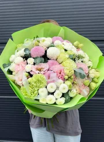 Сборный букет &laquo;Конфетка&raquo; размер L от интернет-магазина цветов в Владивостоке