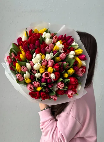 Разноцветный ВАУ-букет из 101 тюльпана &laquo;Весенняя мечта&raquo; от интернет-магазина цветов в Владивостоке