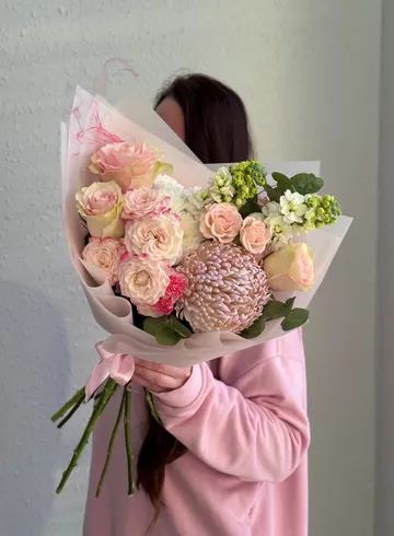 Сборный букет &laquo;Ты была права&raquo; размер М от интернет-магазина цветов в Владивостоке