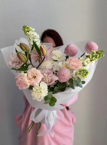 Сборный букет &laquo;Милая, нежная&raquo; размер M от интернет-магазина цветов в Владивостоке