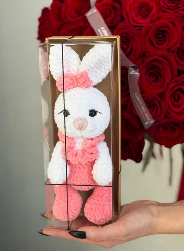 Игрушка ручной работы &laquo;Зайка&raquo; от интернет-магазина цветов в Владивостоке