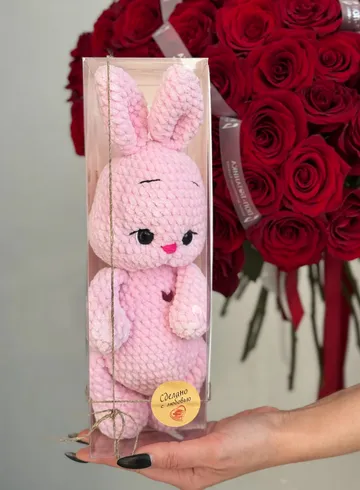 Игрушка ручной работы &laquo;Розовая зайка&raquo; от интернет-магазина цветов в Владивостоке