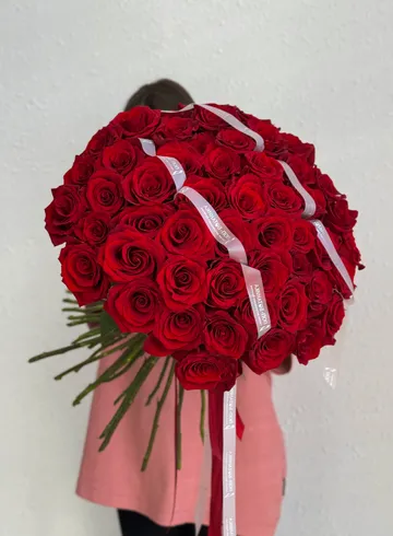 Букет из 51 красной розы &laquo;Притяжение&raquo; от интернет-магазина цветов в Владивостоке