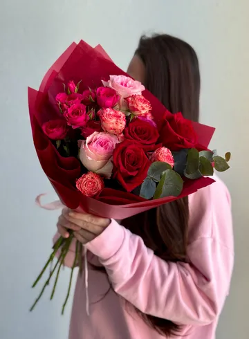 Сборный букет с розами &laquo;Моя хулиганка&raquo; от интернет-магазина цветов в Владивостоке